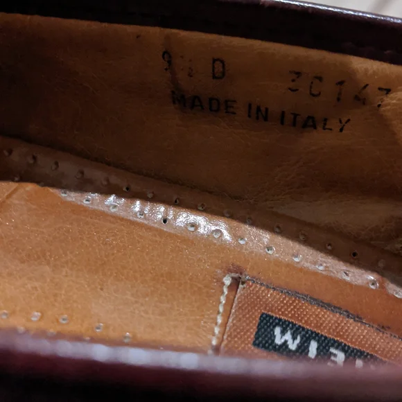 Florsheim burgundy size 9D slip on shoes - Picture 2 of 4